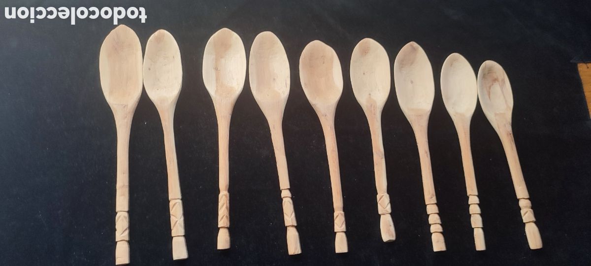 Antig&uuml;edades: Colecci&oacute;n de 9 cucharas de arte Pastoril talladas a mano de diferentes tama&ntilde;os