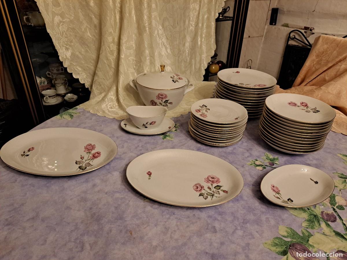 Antig&uuml;edades: Vajilla de porcelana wunsiedel bavaria germany, decorada con rosas. 40 piezas