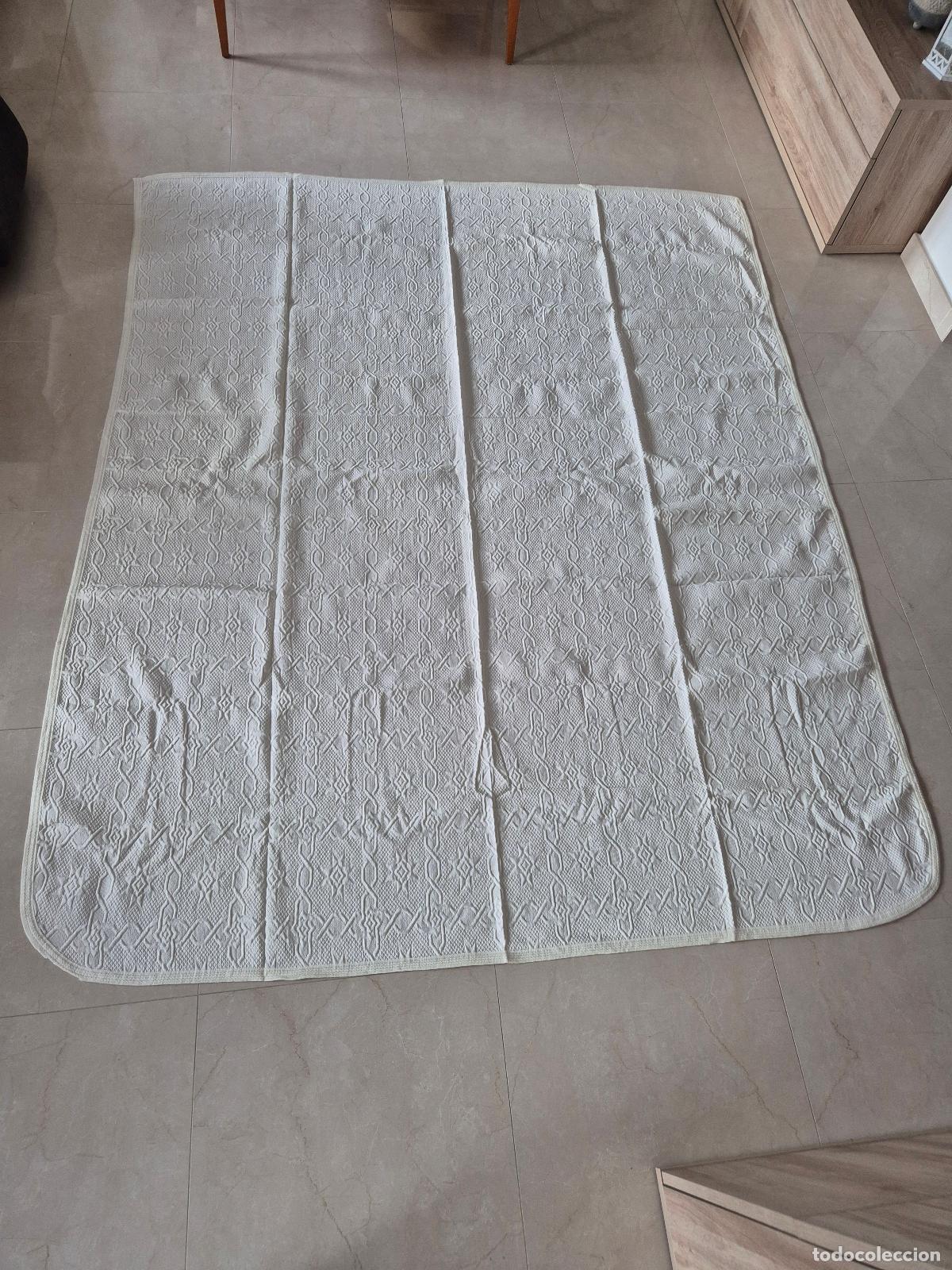 Antig&uuml;edades: Colcha Cama Artesanal Blanca Dise&ntilde;o Floral Fiotex
