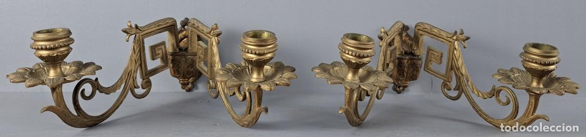 Antig&uuml;edades: Pareja de candelabros de piano, bronce, finales del siglo XIX