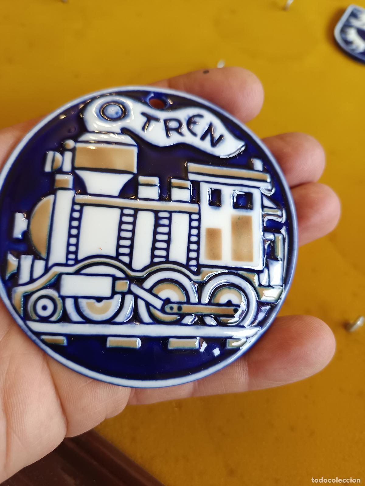 Antig&uuml;edades: MEDALLA SARGADELOS O TREN - 4&ordf; SEMANA BIBLIOGRAFICA DAS LINGUAS IBERICAS - LUGO 1984 9CM