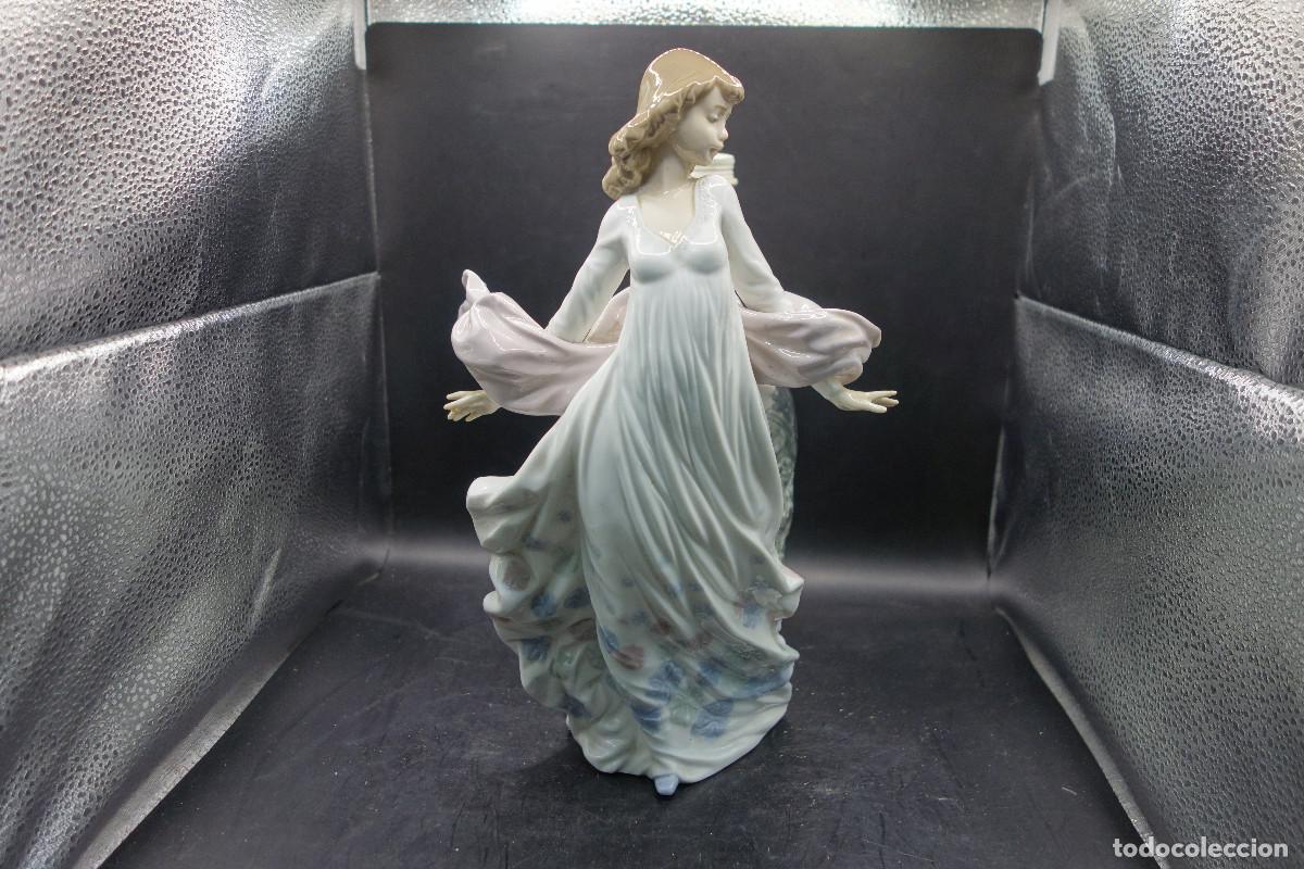 Antig&uuml;edades: FIGURA MUJER DE LLADRO