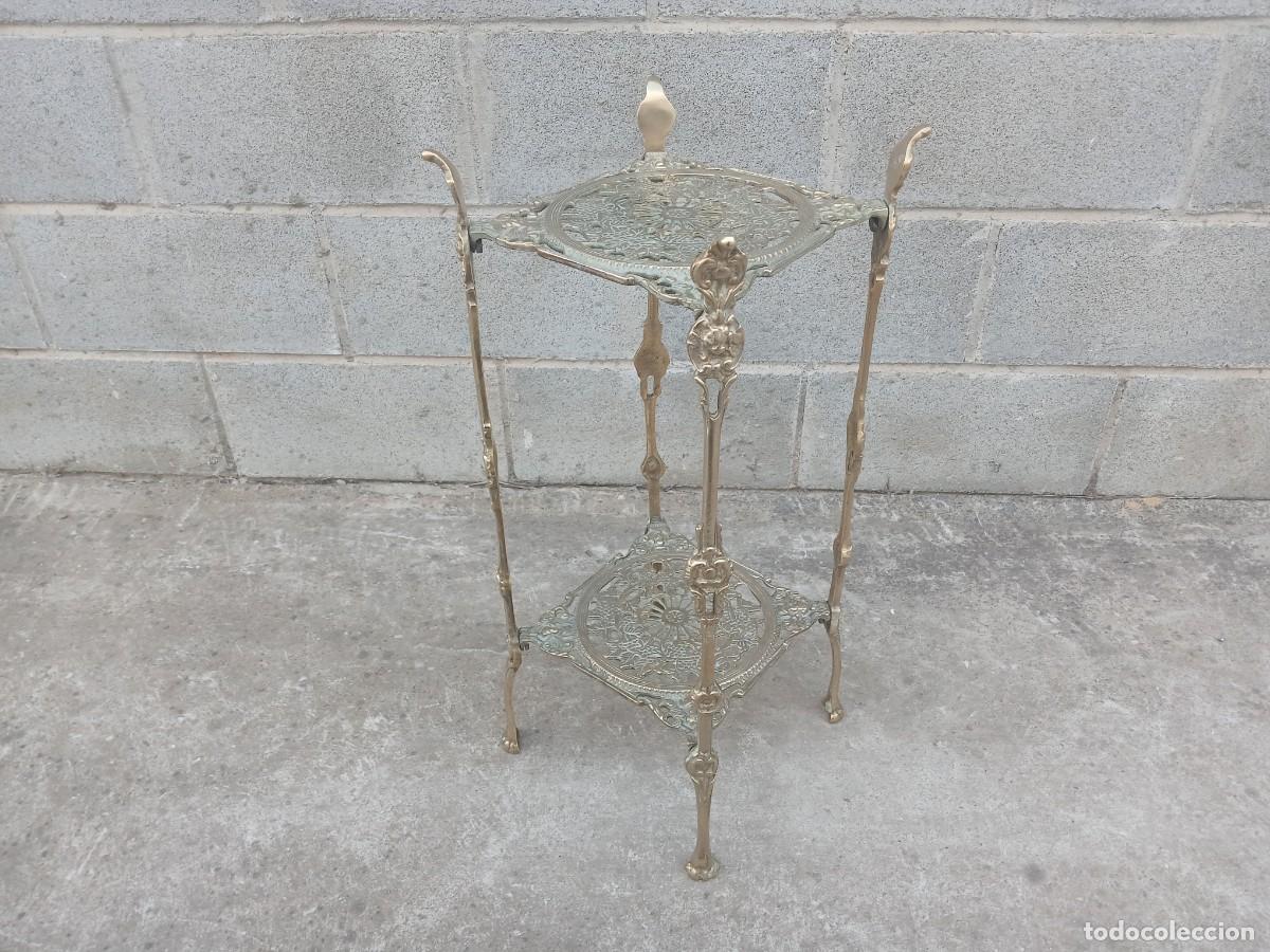Antig&uuml;edades: Mesa auxiliar bronce.