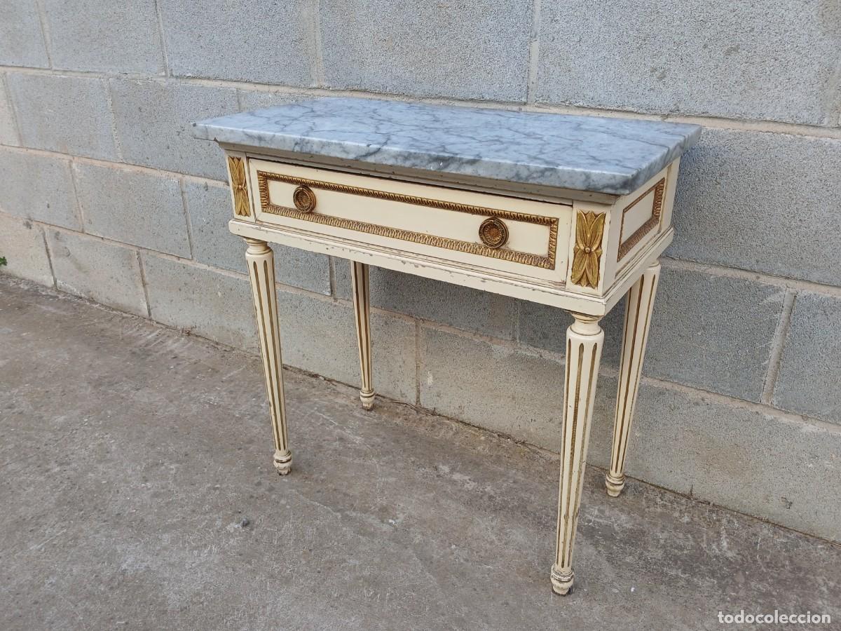 Antig&uuml;edades: Mesita antigua estilo Luis XVI..