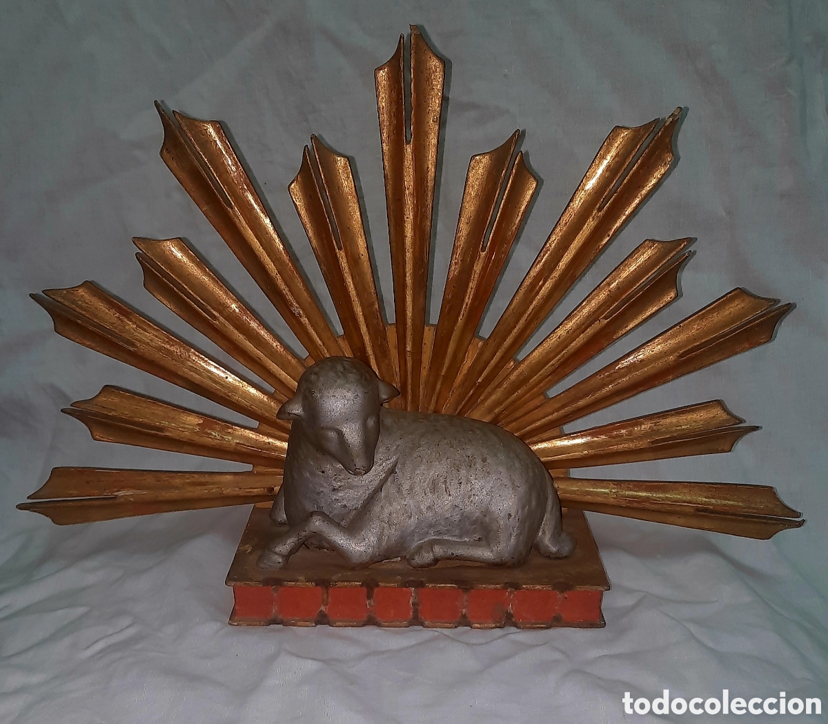 Antig&uuml;edades: Talla Cordero y libro (Angus Dei ) siglo XIX