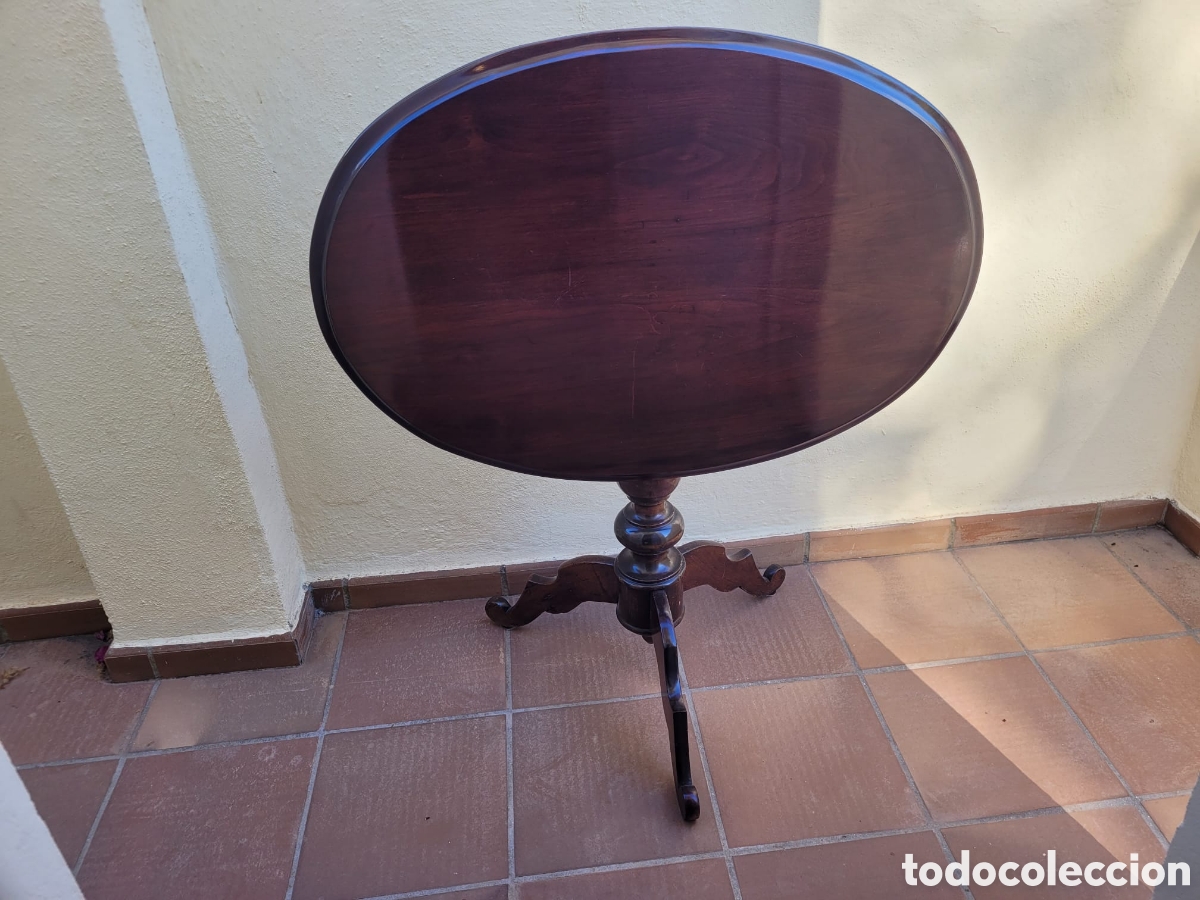 Antig&uuml;edades: Velador antiguo en perfecto estado