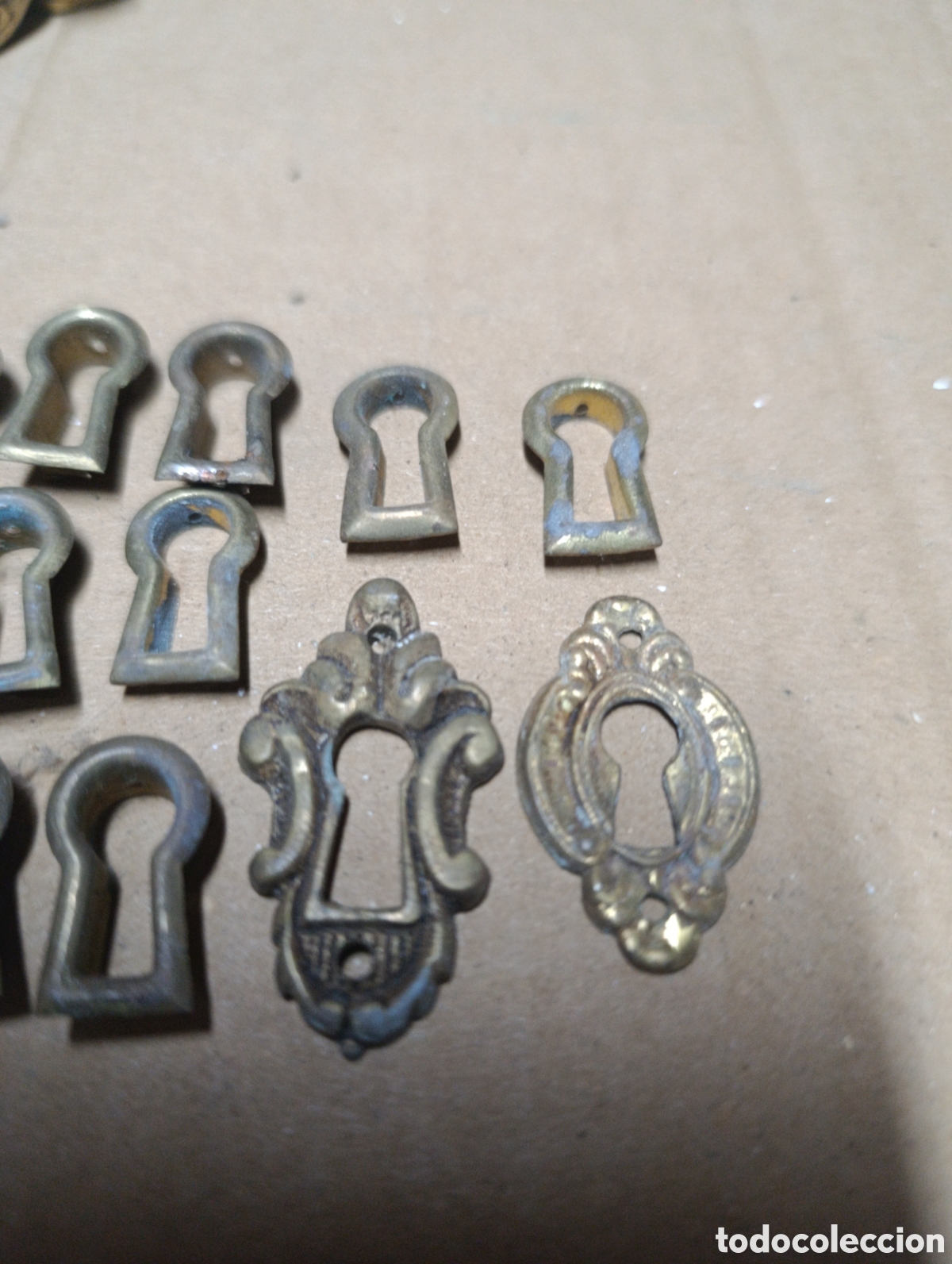 Antig&uuml;edades: Lote de 16 bocallaves de laton. - Foto 5