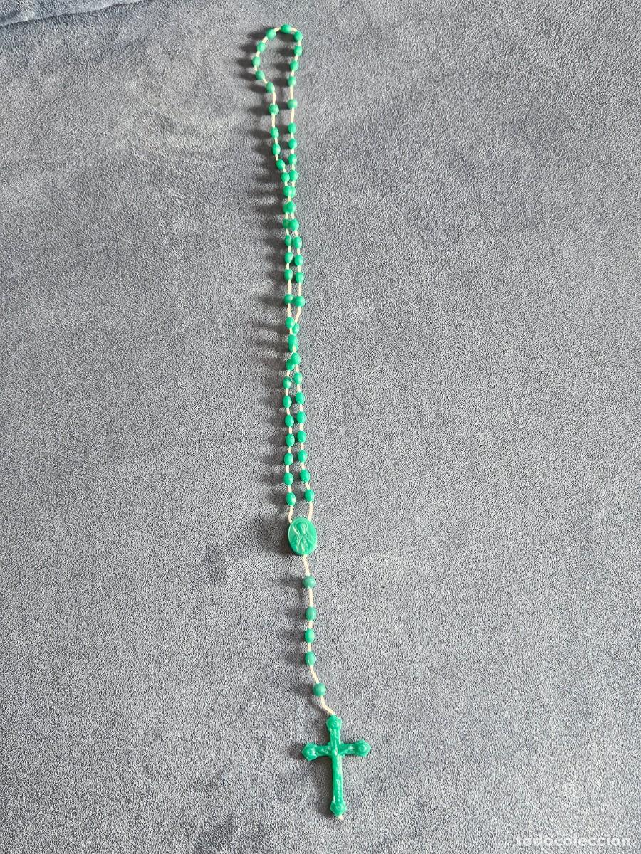 Antig&uuml;edades: Rosario Nuevo Pl&aacute;stico Color Verde Medall&oacute;n Central Virgen Relieve En Un Lado, Cristo Por Otro.