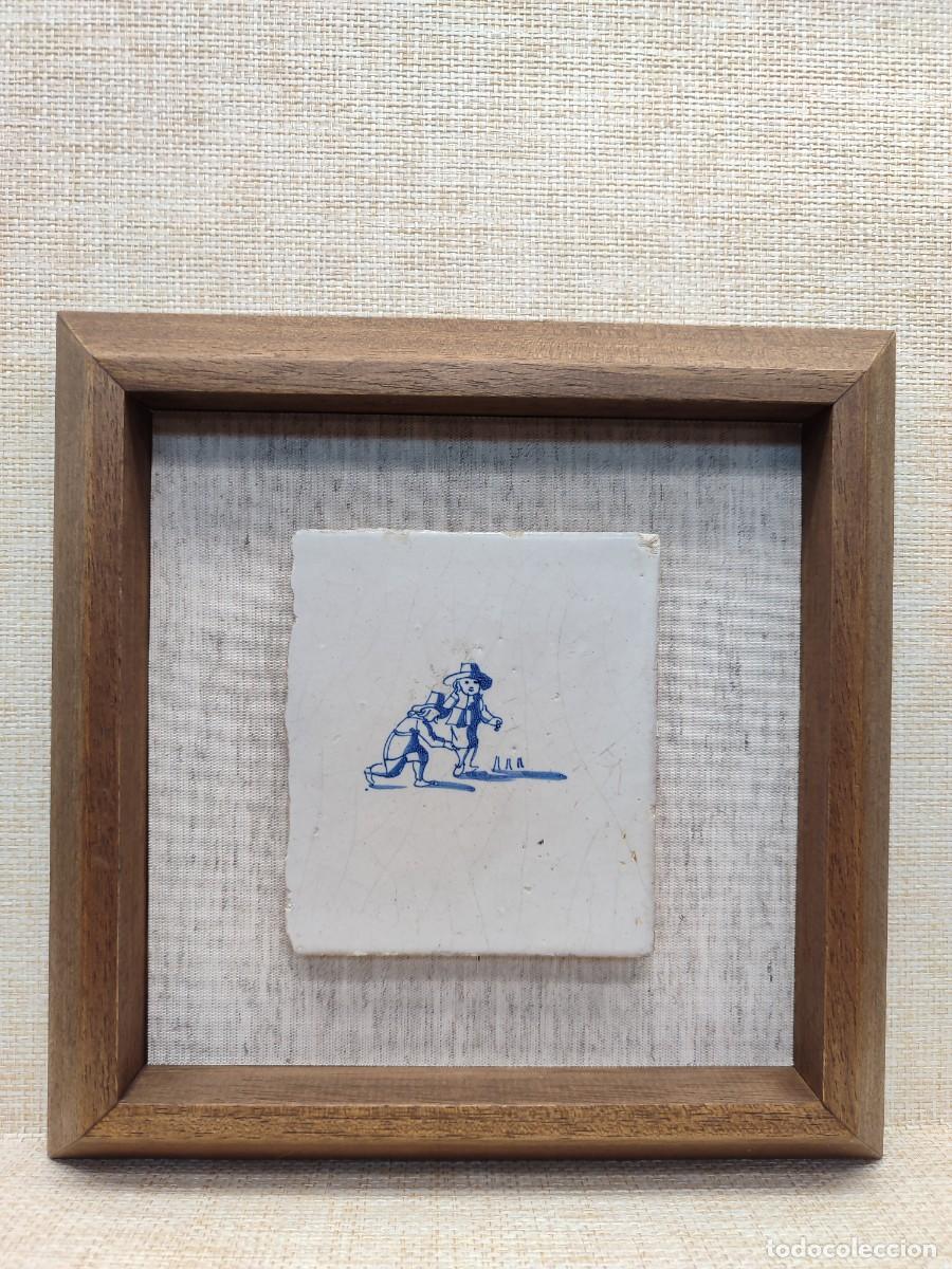 Antig&uuml;edades: Ni&ntilde;os jugando. Azulejo holand&eacute;s de Delft. Montaje de Quico. s. XVIII
