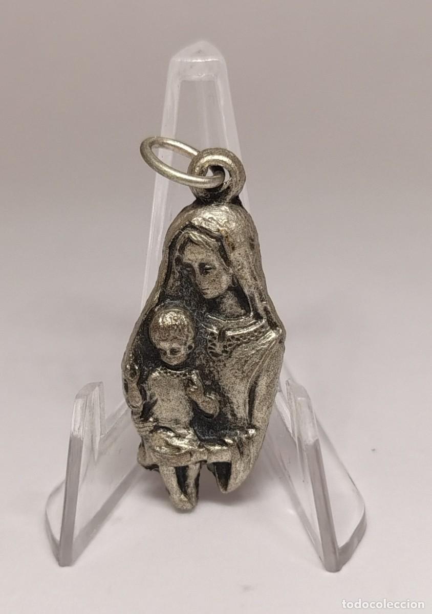 Antig&uuml;edades: Medalla religiosa / Colgante: VIRGEN MAR&Iacute;A con el NI&Ntilde;O JES&Uacute;S. M279