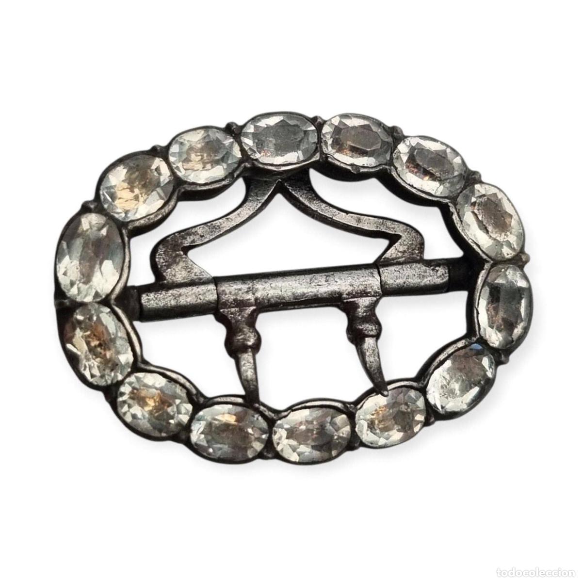 Antig&uuml;edades: Hebilla victoriana de plata con pedrer&iacute;a incolora facetada, circa 1900