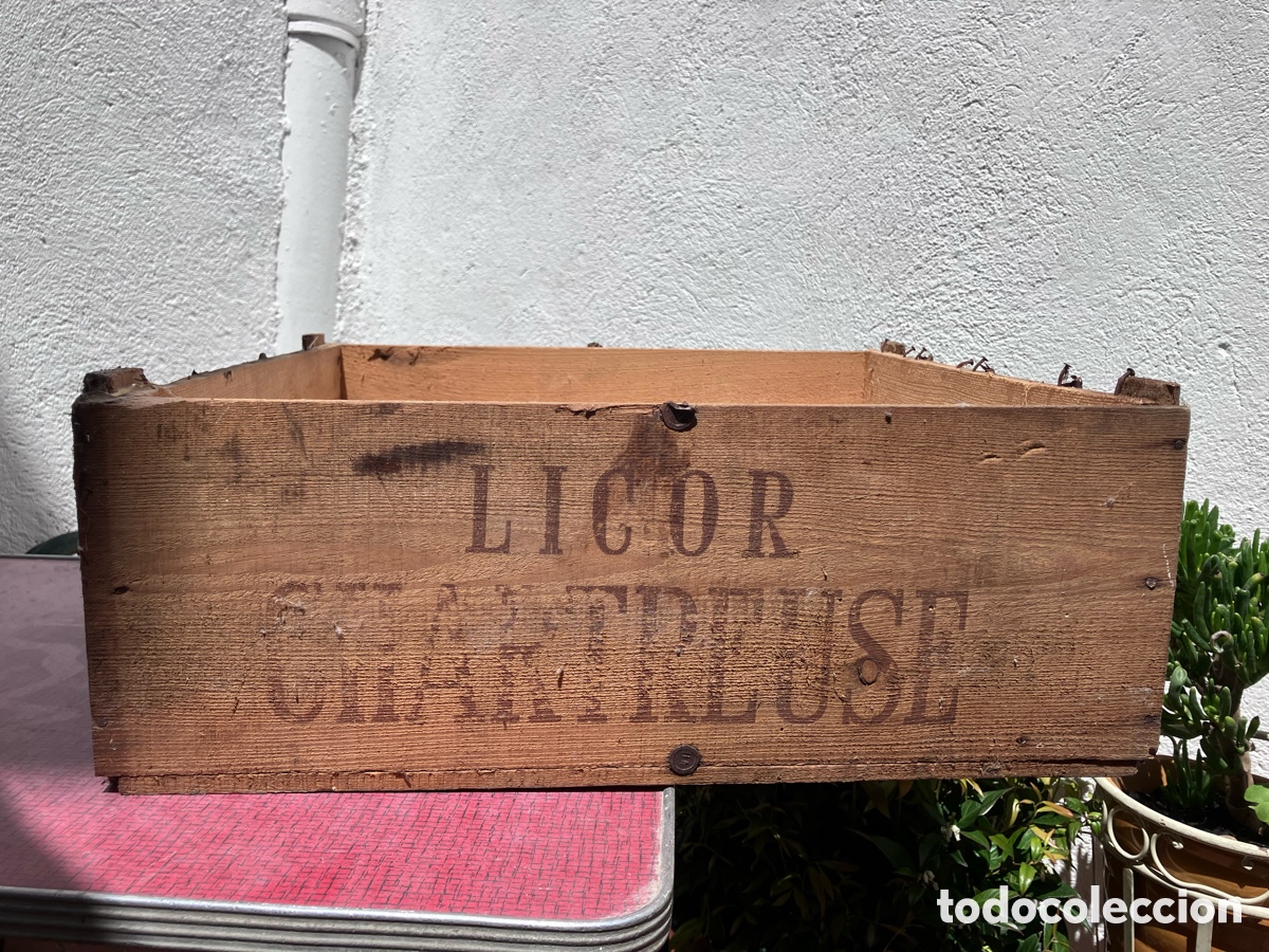 Antig&uuml;edades: Antigua caja de madera Chartreuse de Tarragona