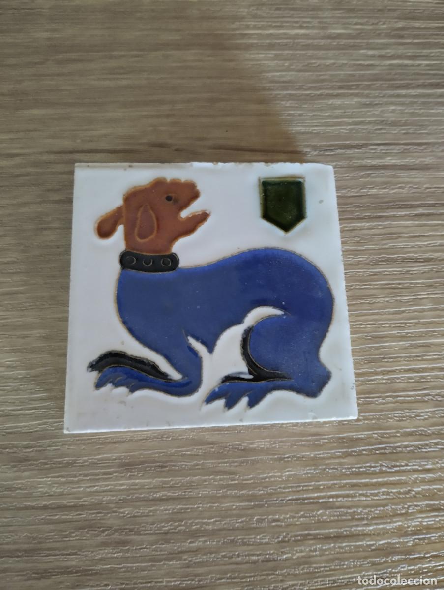 Antig&uuml;edades: azulejo decorativo de perro - Foto 1