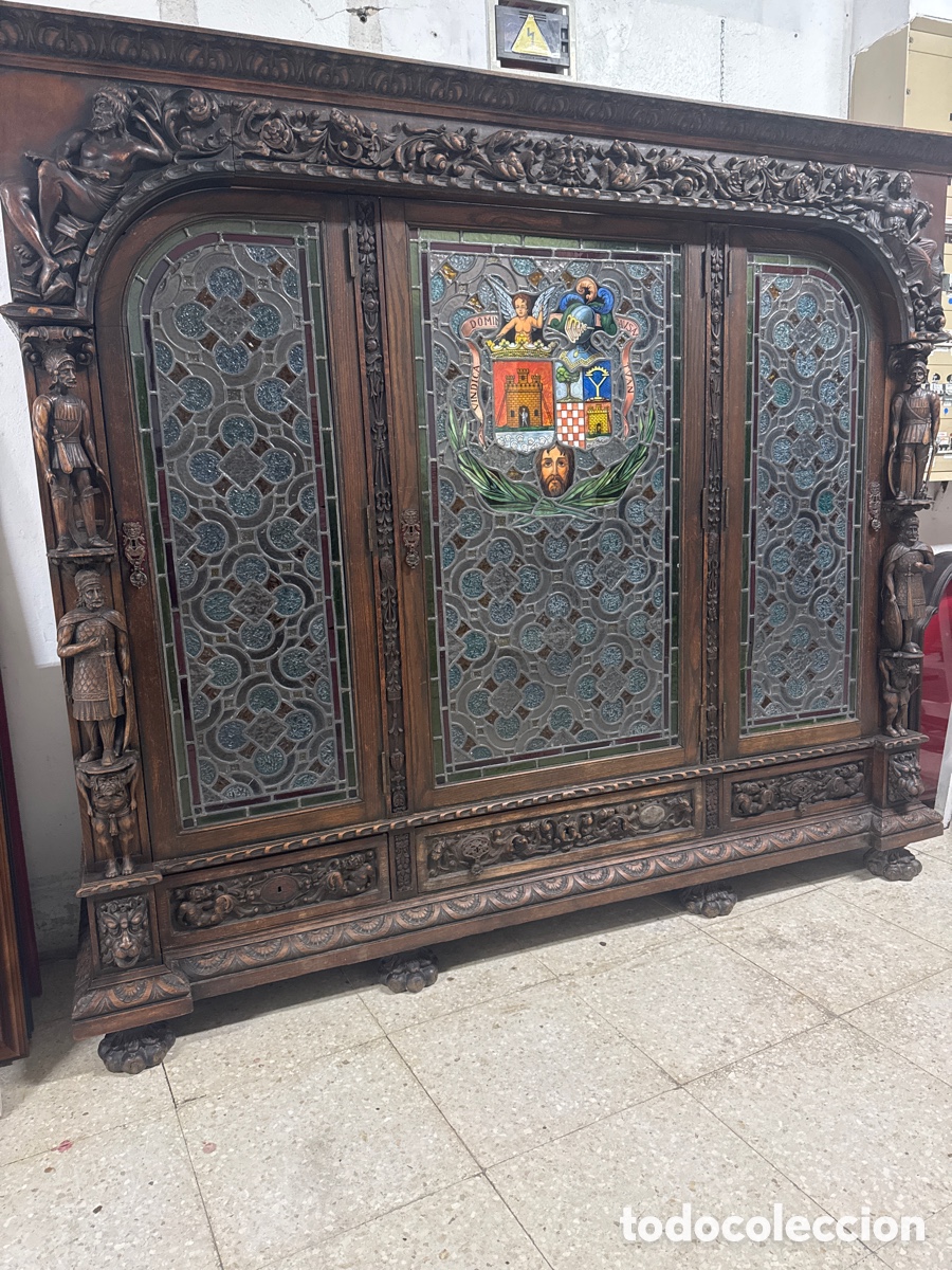 Antig&uuml;edades: Mueble de roble del principio del S .XX