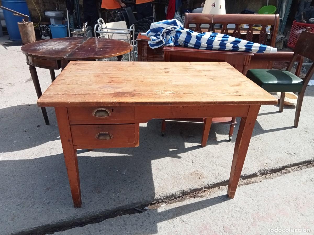 Antig&uuml;edades: ANTIGUA MESA ESCRITORIO O TOCINERA, MADERA MACIZA. 118 X 74