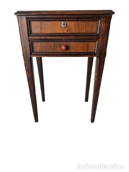 Antig&uuml;edades: Decorativa Mesa Costurero - con Caj&oacute;n