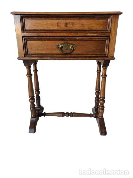Antig&uuml;edades: Antiguo Costurero Isabelino - Patas Torneadas - Madera de Nogal - S.XIX