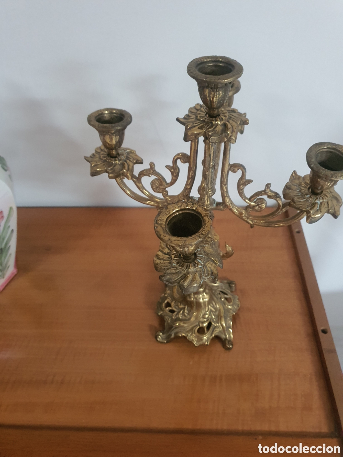 Antig&uuml;edades: adornos bronce y candelabro