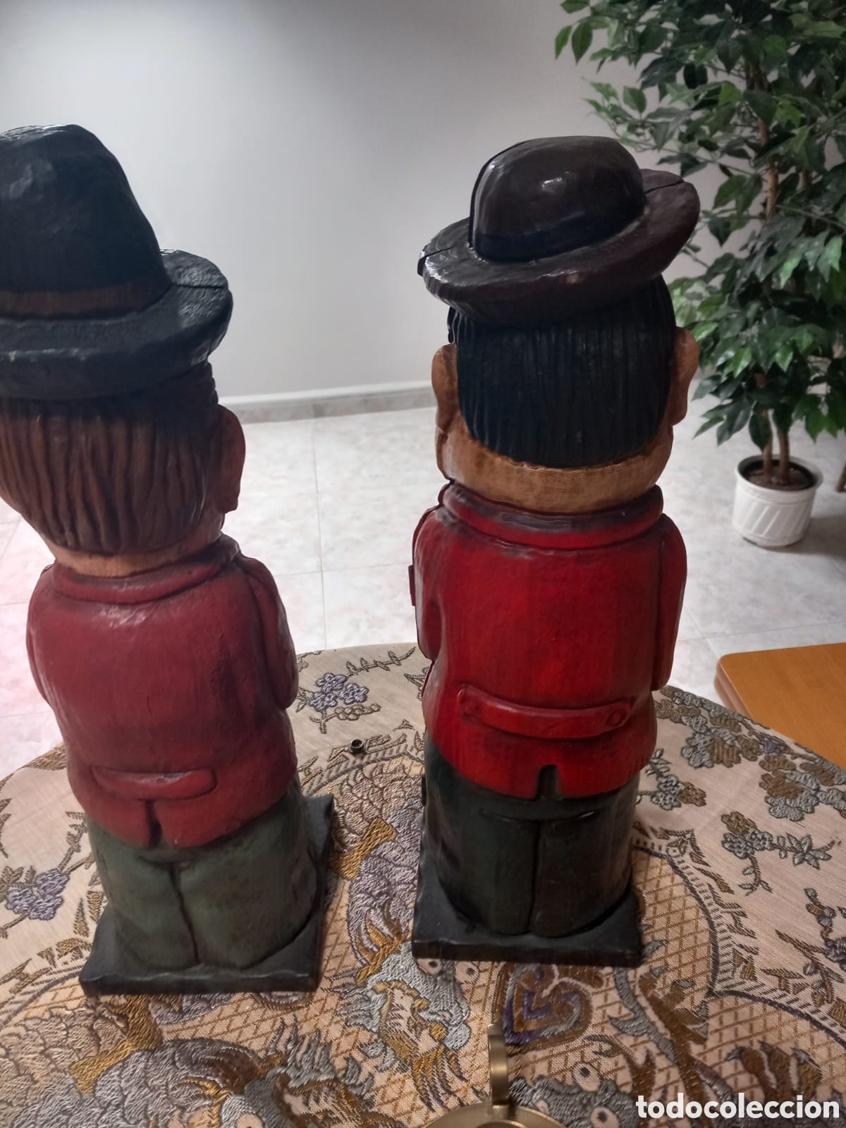 Antig&uuml;edades: botelleros de madera,tallados a mano antiguos figuras Laurel y Hardy