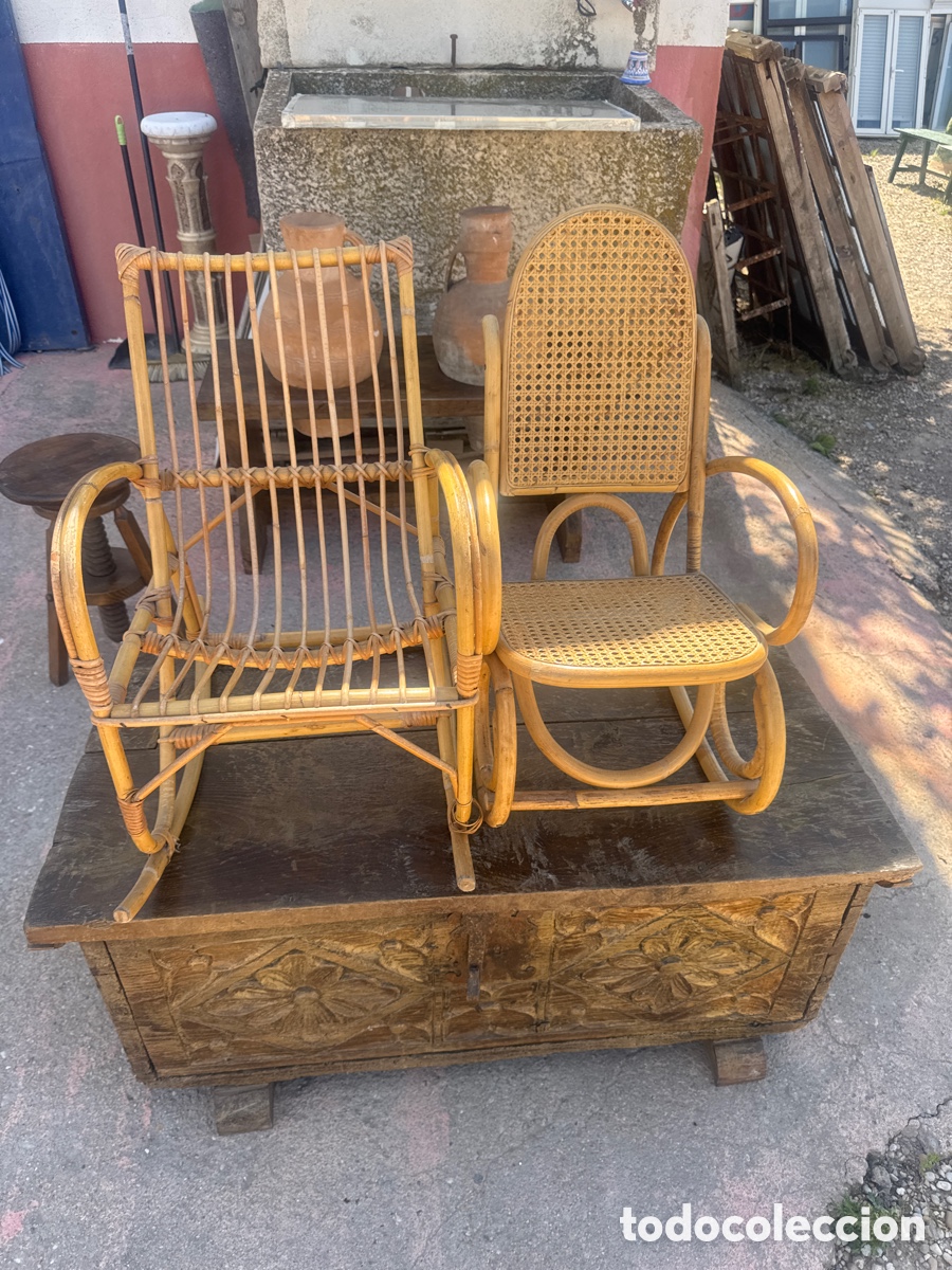 Antig&uuml;edades: Pareja de mecedoras, de ni&ntilde;os de mimbre y bamb&uacute;