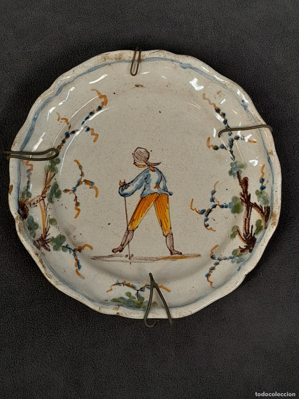 Antig&uuml;edades: PLATO DE DECORACI&Oacute;N MAY&Oacute;LICA POLICROMADA.SEGUNDA MITAD DEL S. XVIII