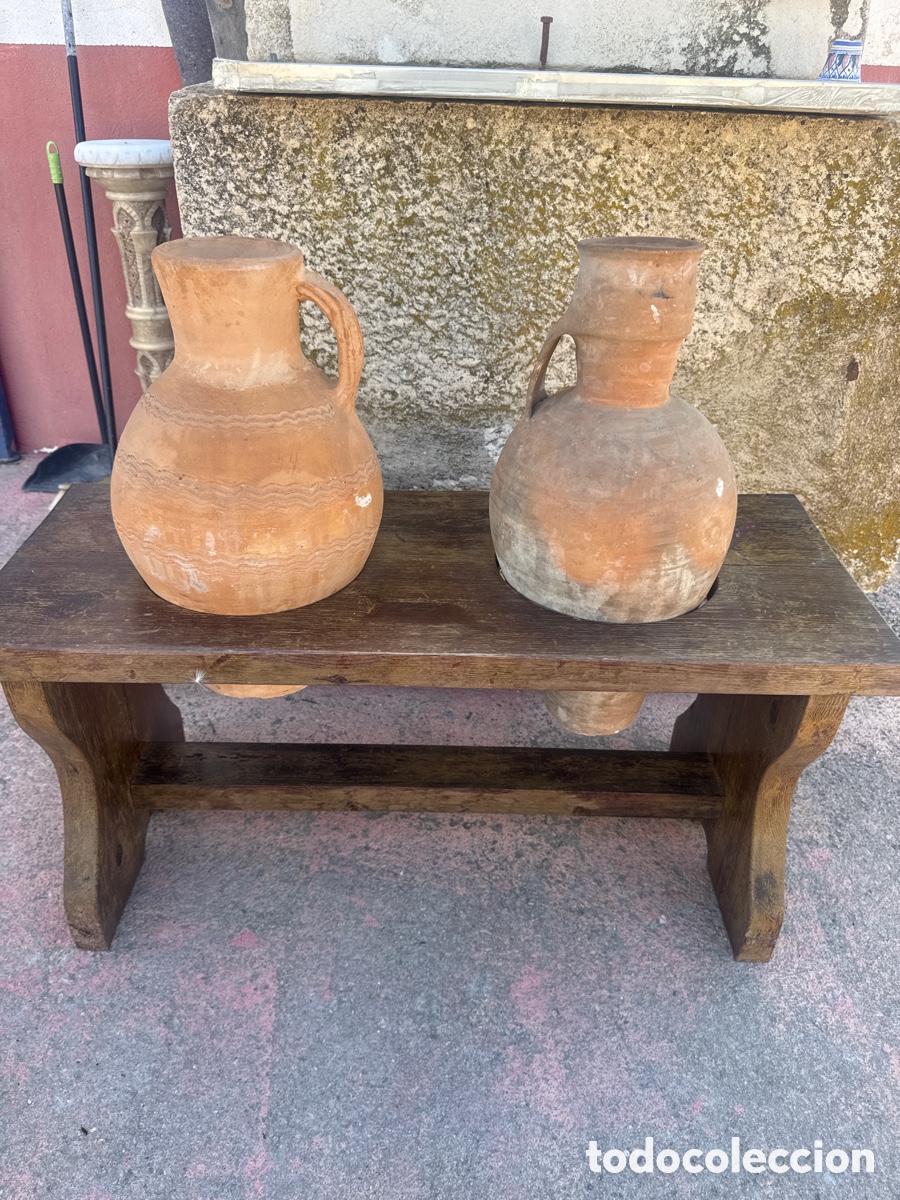 Antig&uuml;edades: Cantarera de Madera, con dos c&aacute;ntaros, la Mota y Villarobledo