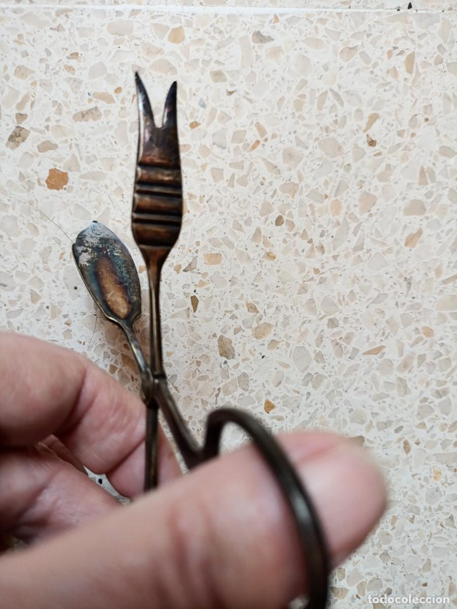 Antig&uuml;edades: Pinzas para servir esparragos de Craftalpacca. Art Deco