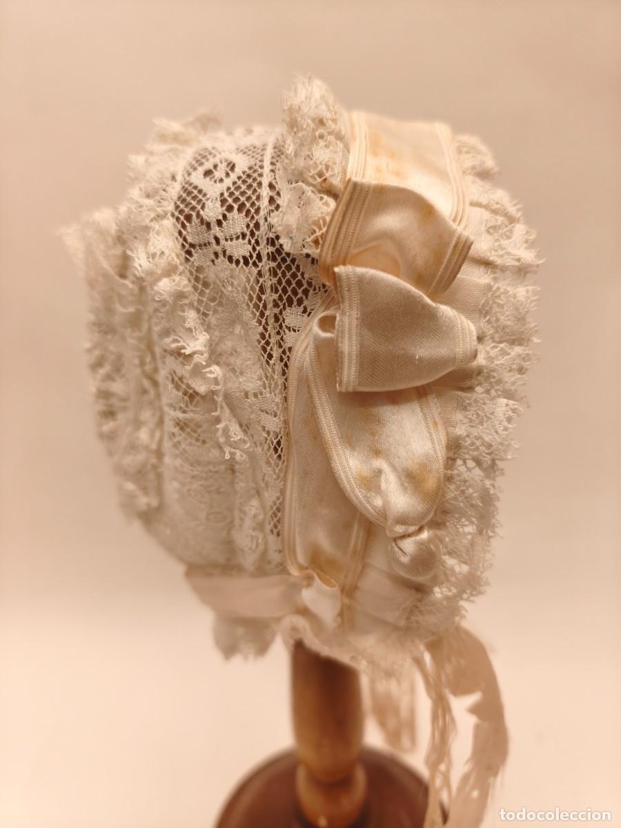 Antig&uuml;edades: ANTIGUO GORRO DE ENCAJE Y SEDA S.XIX PARA BEBE O MU&Ntilde;ECA