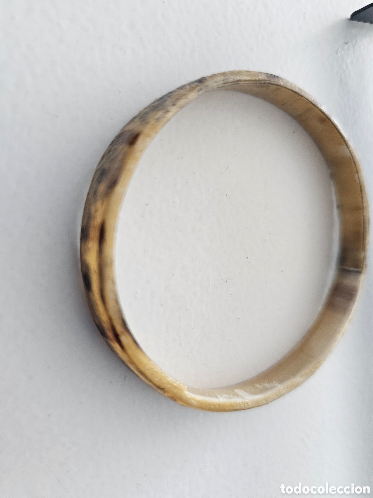 Antig&uuml;edades: Brazalete antiguo Cuerno de asta, origen desconocido.