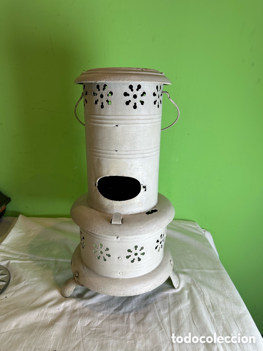 Antig&uuml;edades: Estufa Met&aacute;lica Tradicional de Combusti&oacute;n S&oacute;lida &ndash; Dise&ntilde;o Cl&aacute;sico Ventilado