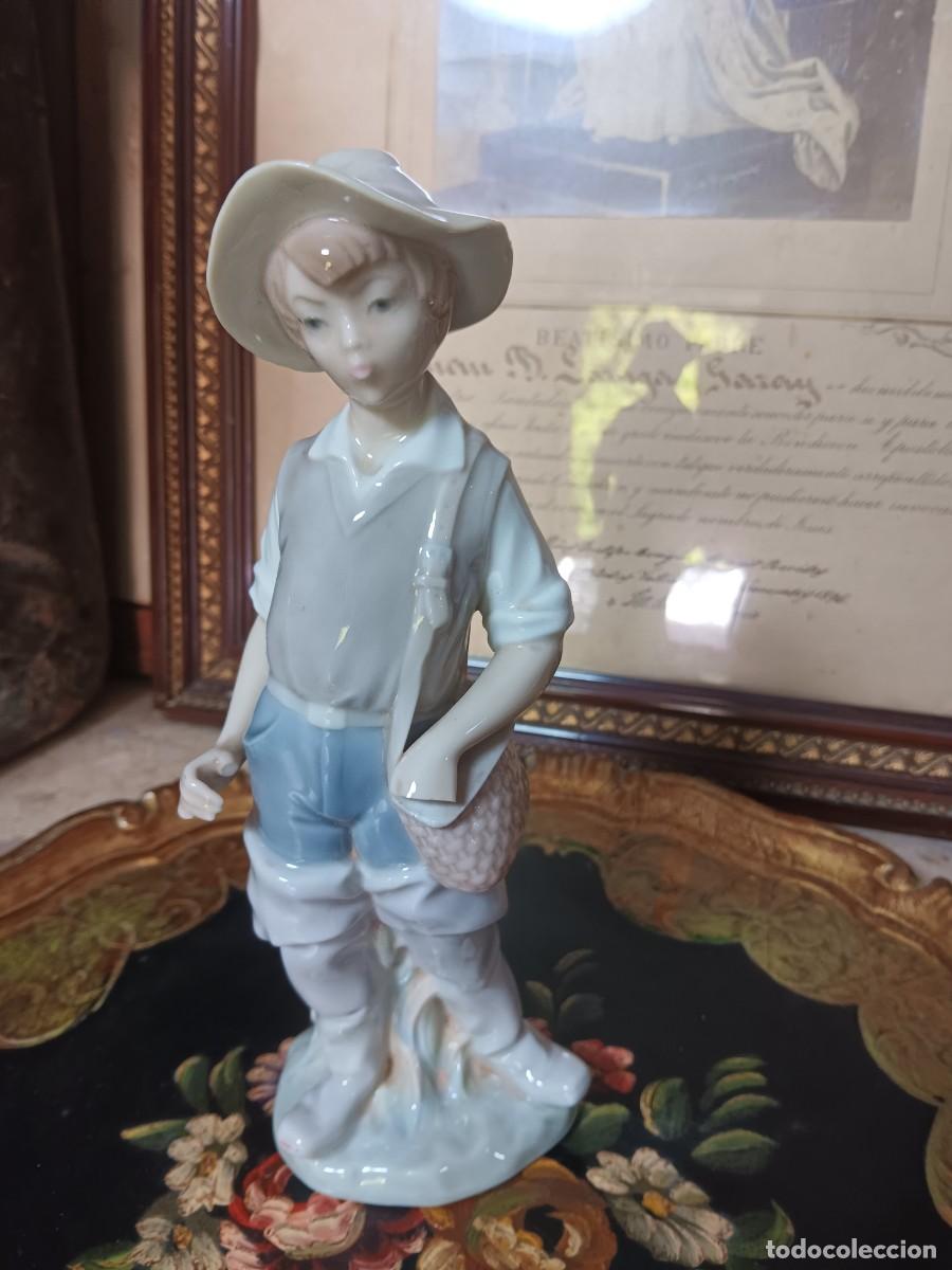 Antig&uuml;edades: figura de porcelana Lladr&oacute; del &rdquo;Ni&ntilde;o Pescador&rdquo; (o &rdquo;Going Fishing&rdquo; en ingl&eacute;s), numerada como modelo #
