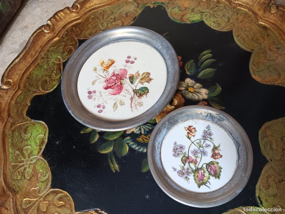 Antiguidades: platos decorativos vintage de porcelana con bordes met&aacute;licos, estilo italiano.