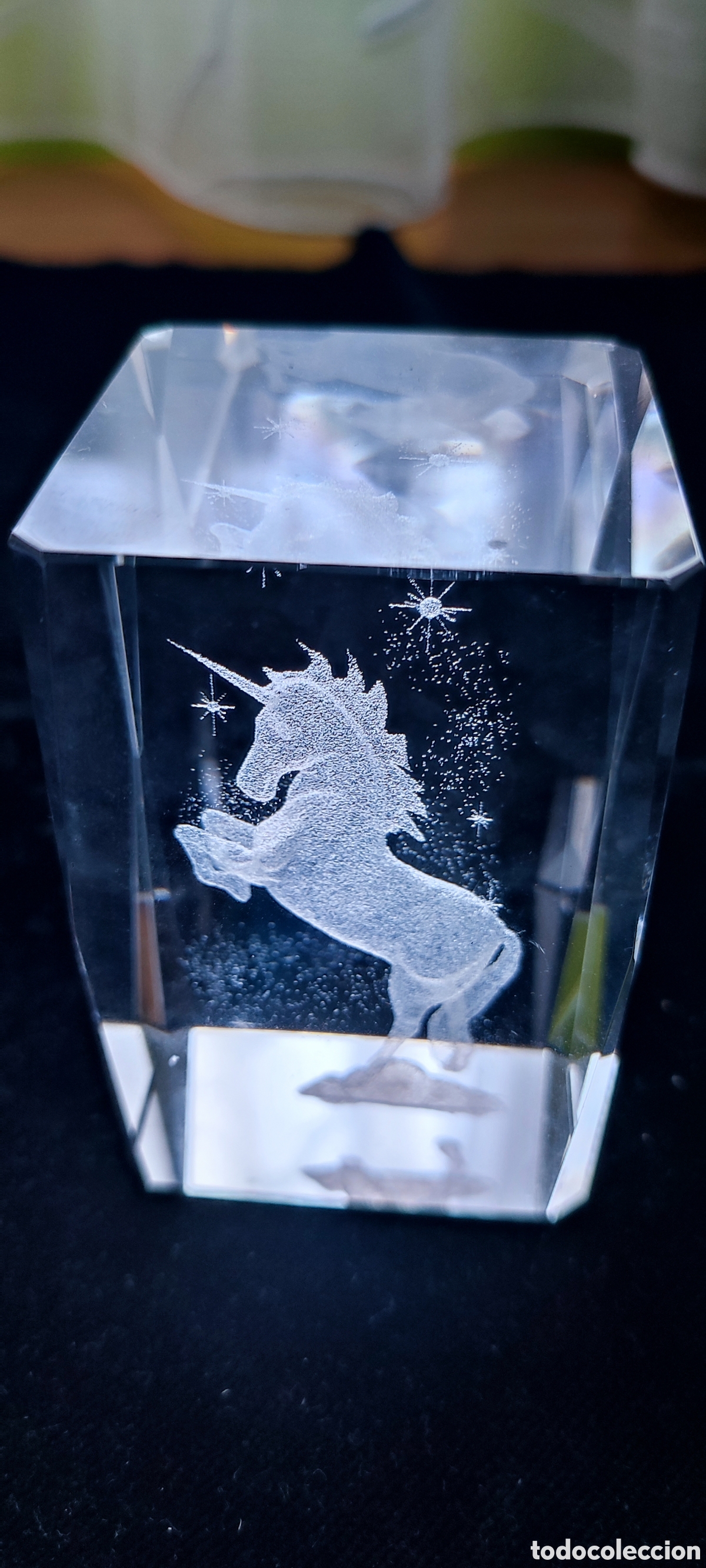 Antig&uuml;edades: Precioso pisapapeles de cristal con figura de unicornio