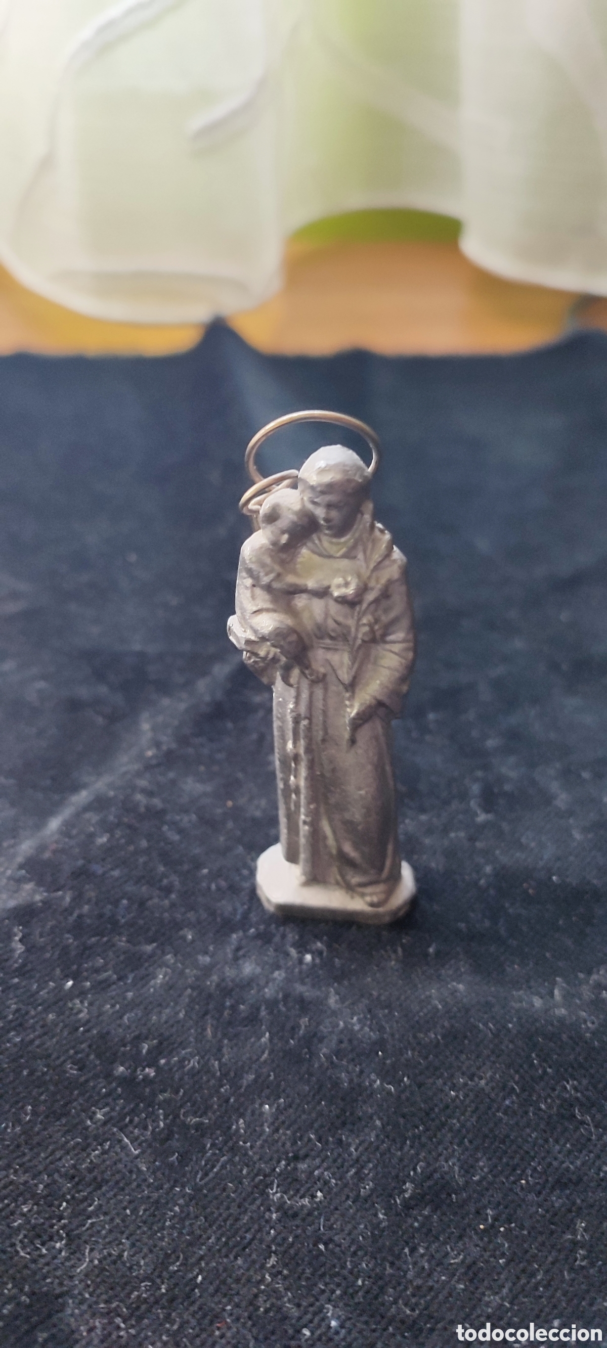 Antig&uuml;edades: Antigua imagen en metal cincelado de San Antonio de Padua con el Ni&ntilde;o Jes&uacute;s