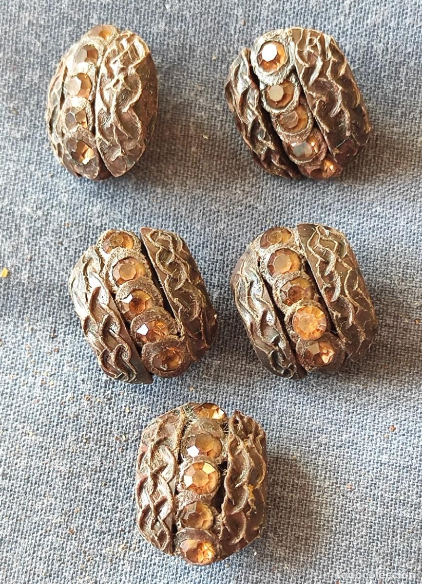 Antig&uuml;edades: ANTIGUEDADES LOTE DE CINCO BOTONES MARRONES CON PIEDRAS BRILLANTES