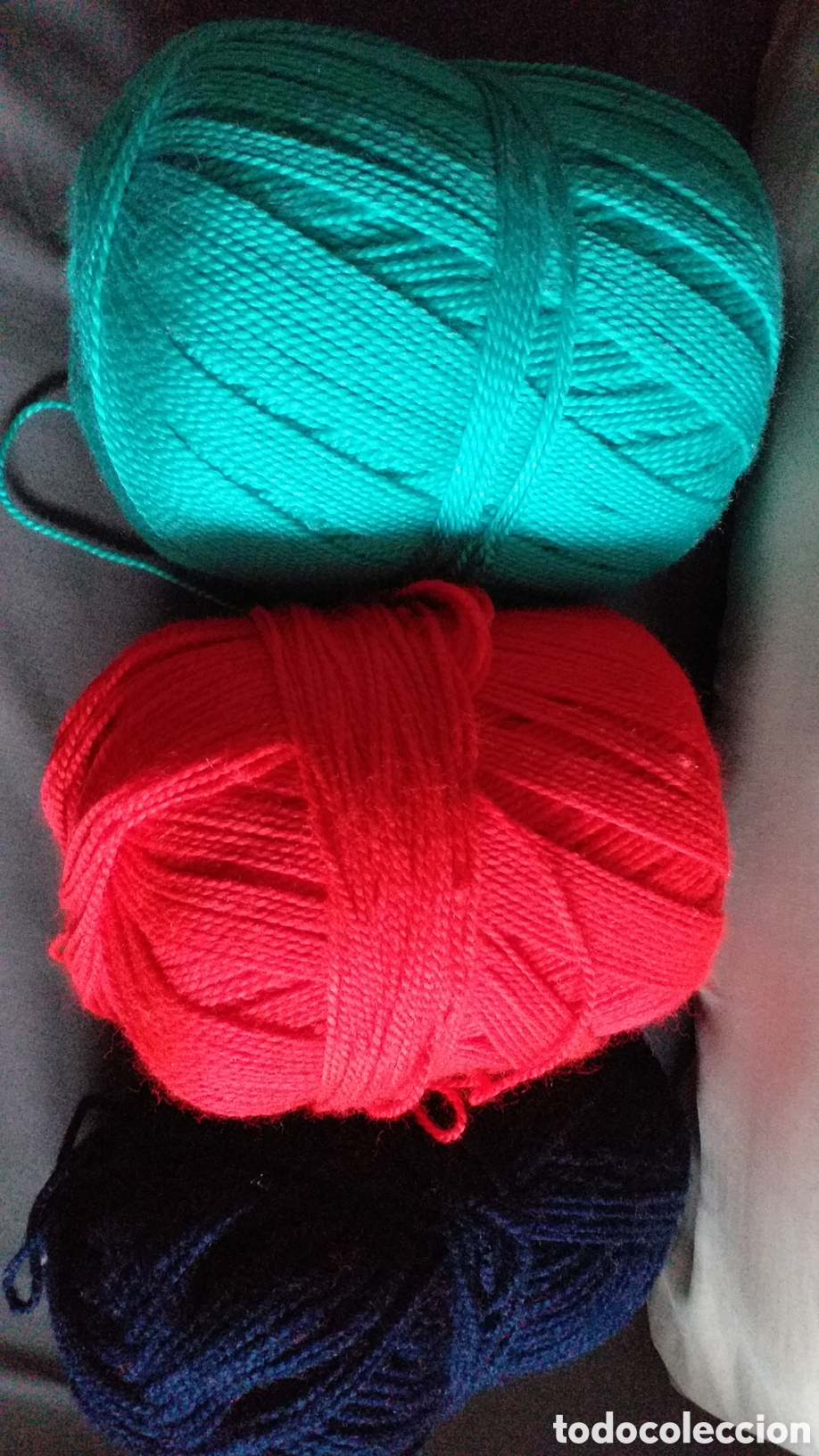 Antig&uuml;edades: 3 antiguos ovillos de lana para # LABORES O MANUALIDADES # Rojo, verde, negro.