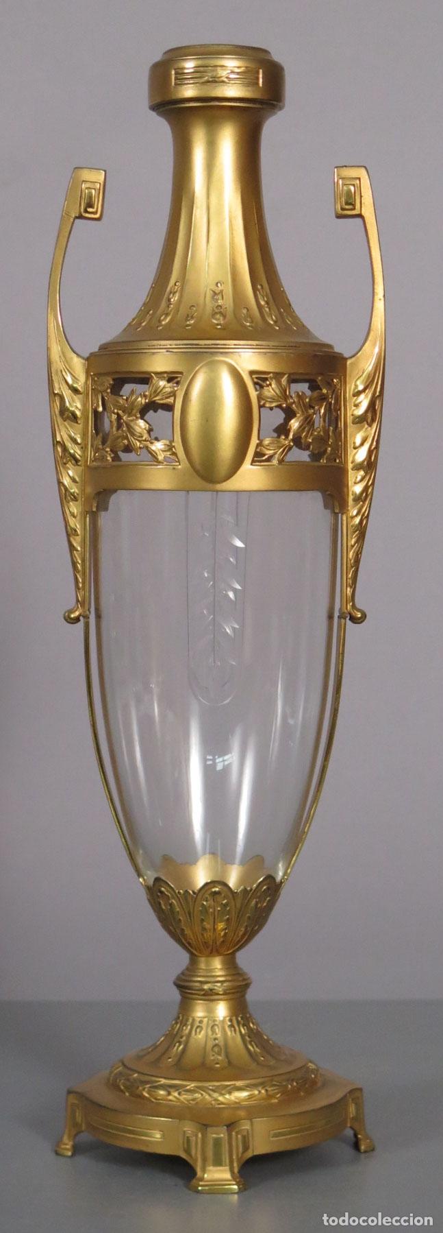 Antig&uuml;edades: JARRON FLORERO. CRISTAL TALLADO Y METAL DORADO. PRINCIPIOS SIGLO XX