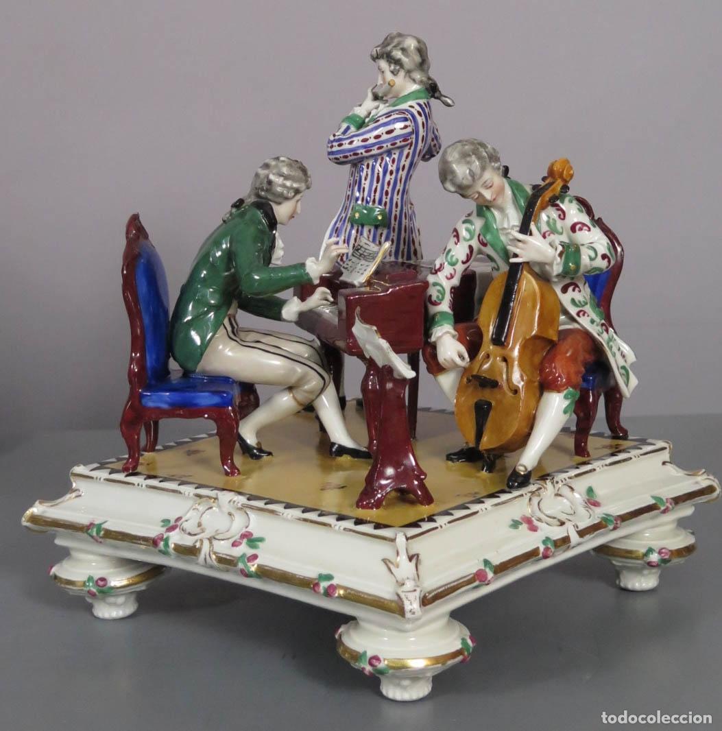 Antig&uuml;edades: GRUPO DE CAMARA. SIGUIENDO MODELOS ROCOCO. PORCELANA. SIGLO XX