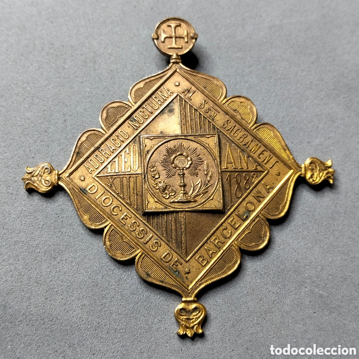 Antig&uuml;edades: Antigua medalla de ADORACI&Oacute;N NOCTURNA SSM Sacramento, Di&oacute;cesis de Barcelona, Papa Le&oacute;n 13 a&ntilde;o 1882
