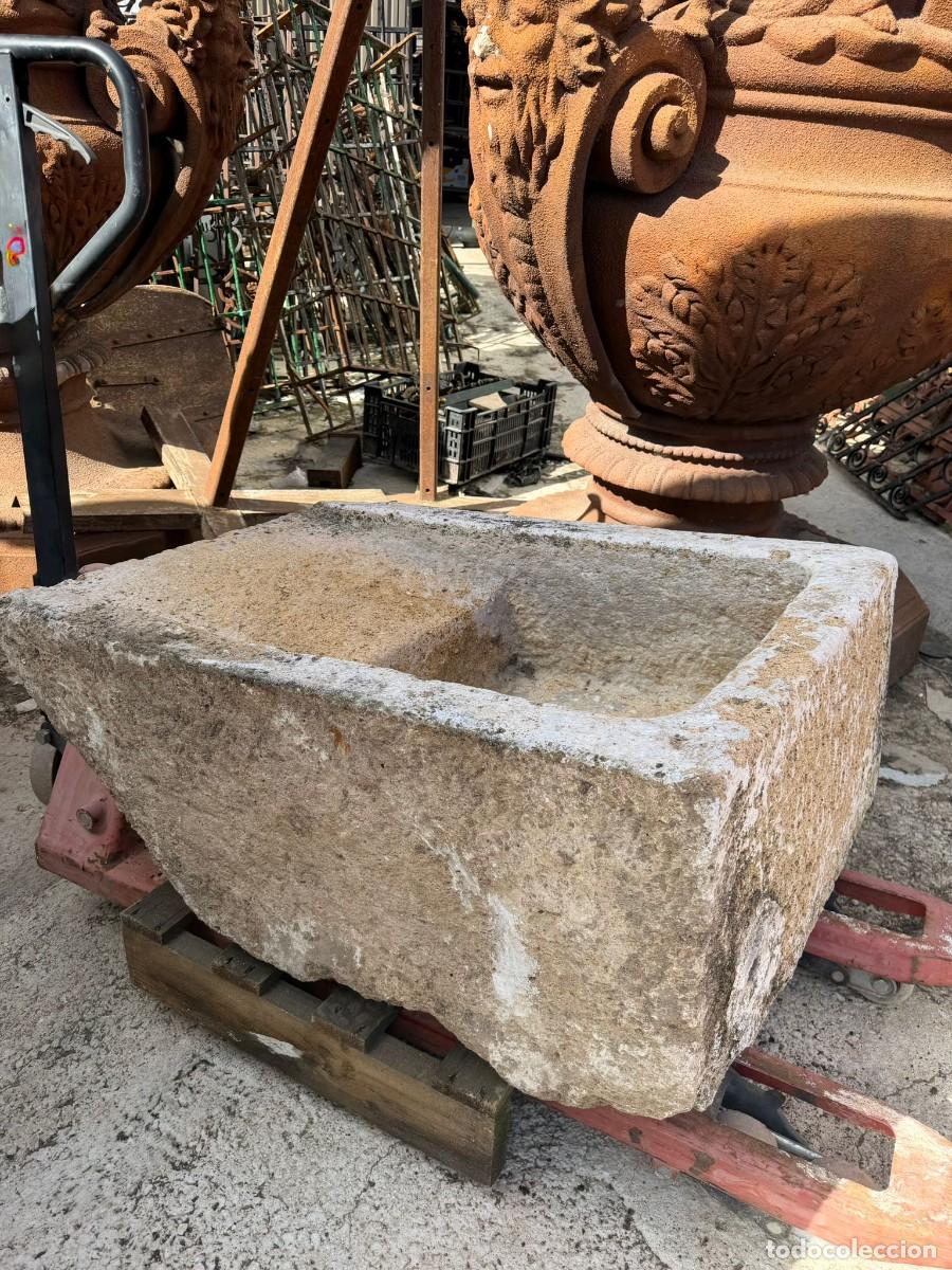 Antig&uuml;edades: Gran pil&oacute;n de piedra con lavadera. - Foto 2