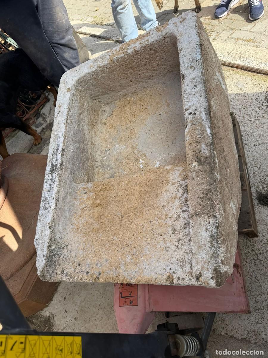 Antig&uuml;edades: Gran pil&oacute;n de piedra con lavadera. - Foto 3