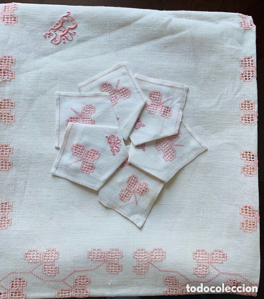 Antig&uuml;edades: Mantel de t&eacute; vintage motivos florales
