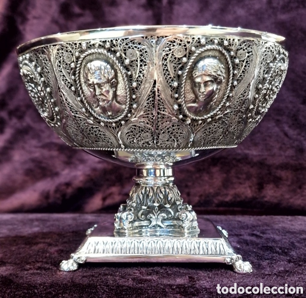 Antig&uuml;edades: Centro de Mesa &rdquo;Compotier&rdquo; en Plata Espa&ntilde;ola de Filigrana con Medallones Neocl&aacute;sicos &ndash; siglo XX.