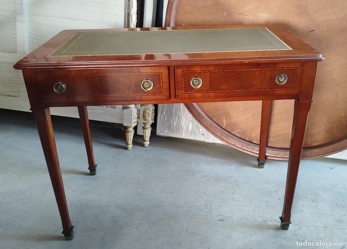 Antig&uuml;edades: Mesa de escritorio clasica, con tapete verde y dos cajones SXX