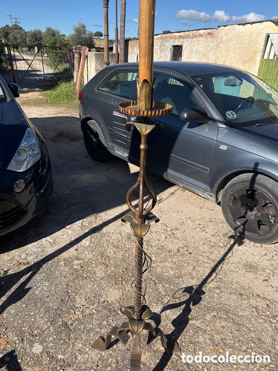Antig&uuml;edades: L&aacute;mpara de p&iacute;en en hierro forjado