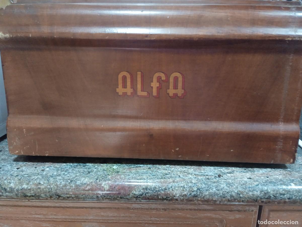 Antig&uuml;edades: Tapa maquina coser alfa