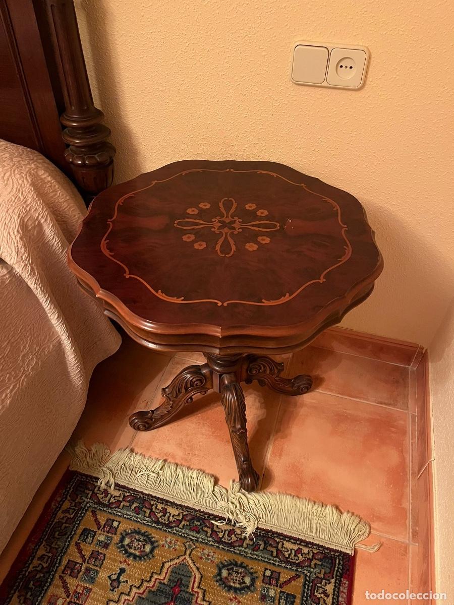 Antig&uuml;edades: Mesita de madera maciza
