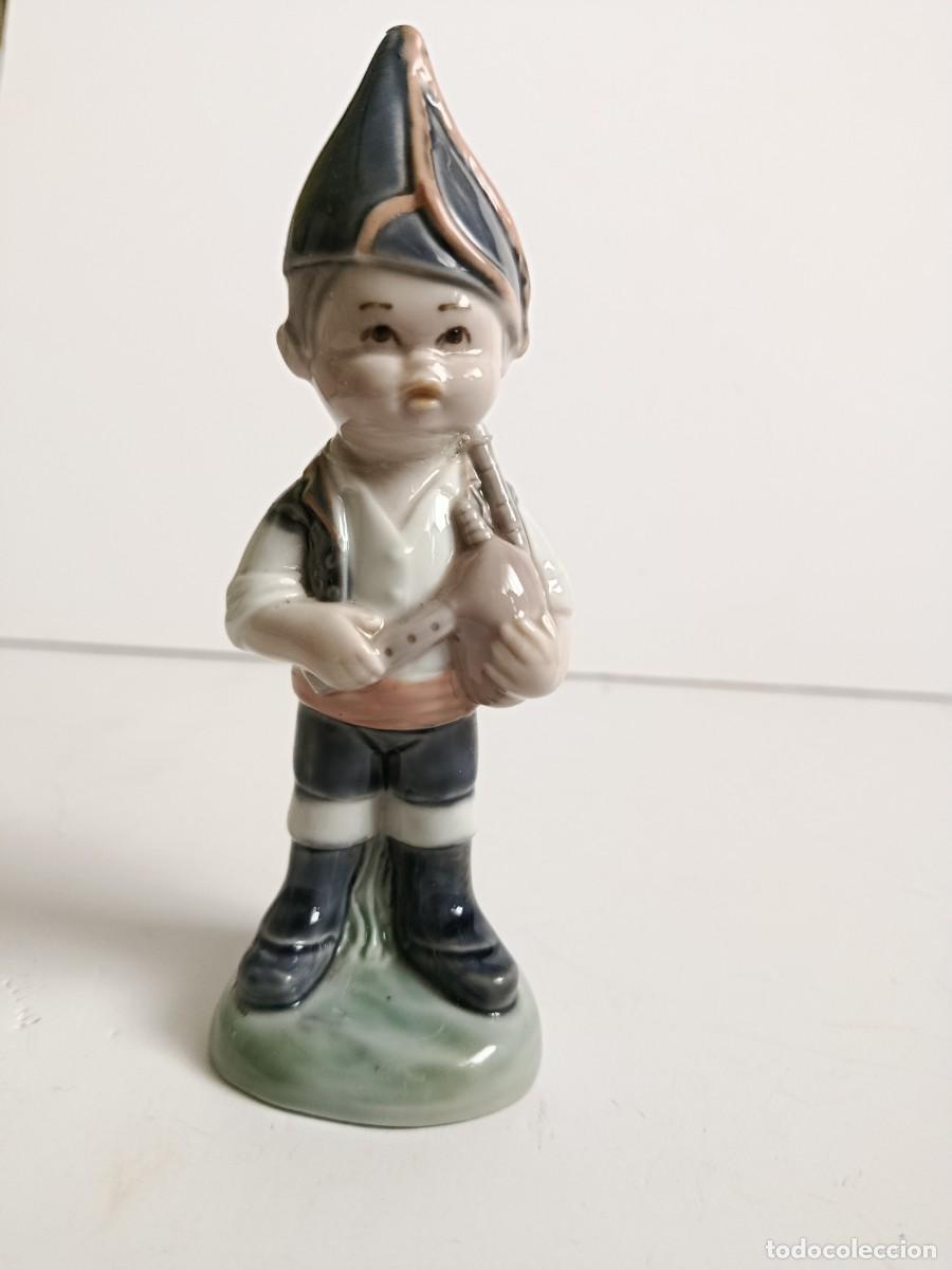 Antig&uuml;edades: FIGURA DE GAITERO DE PORCELANA MIRETE