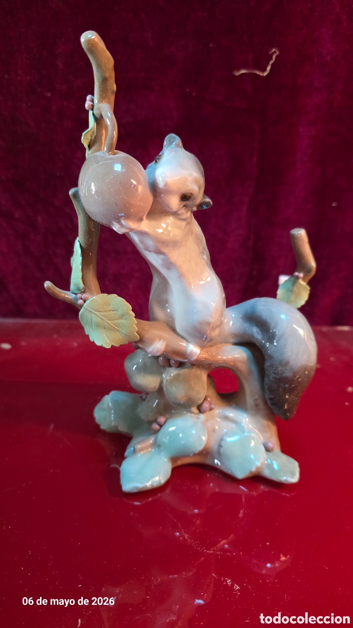 Antig&uuml;edades: Figura porcelana lladro ardilla con manzana