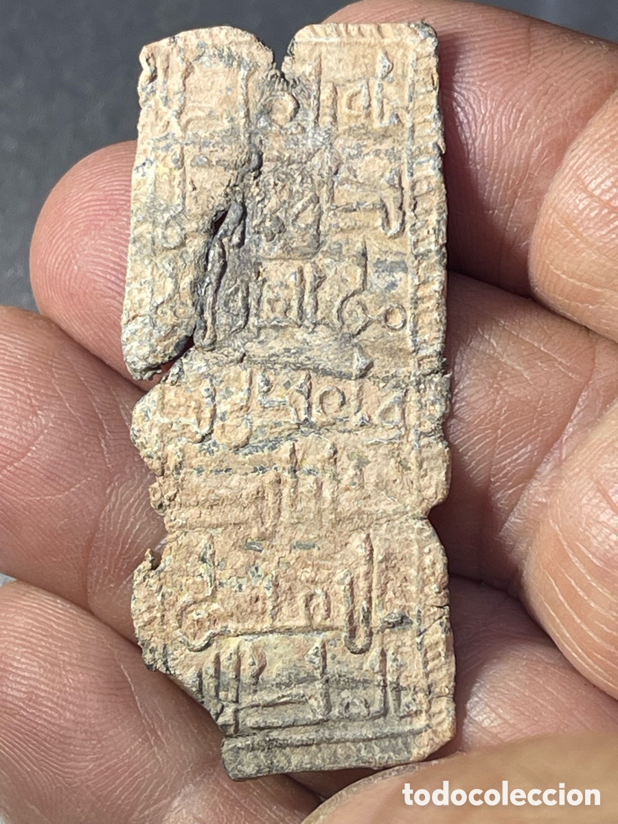 Antig&uuml;edades: AMULETO PLOMO HISPANO ARABE SIGLO XII/XIII